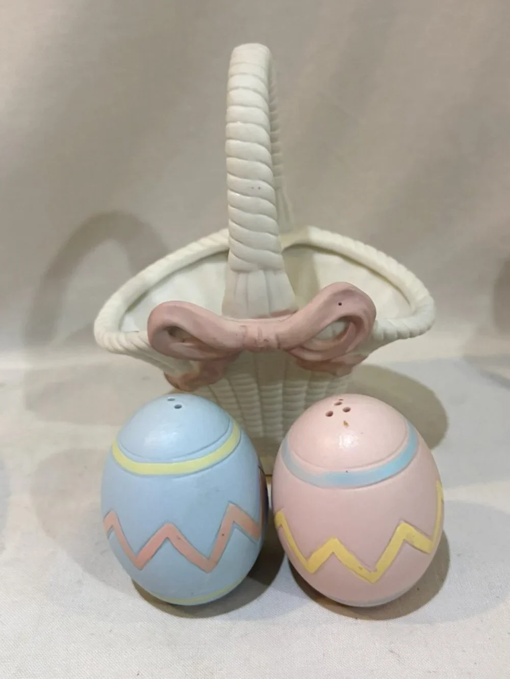 VTG Enesco Porcelain Easter Basket & Eggs Pastel Salt & Pepper Shaker Set Taiwan